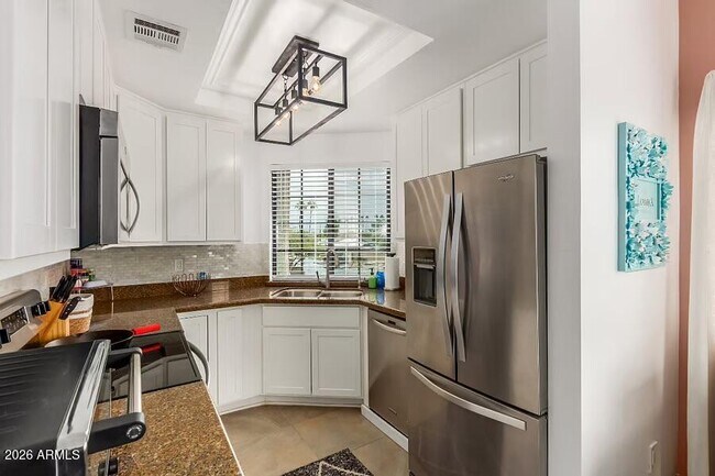 Building Photo - 930 N Mesa Dr