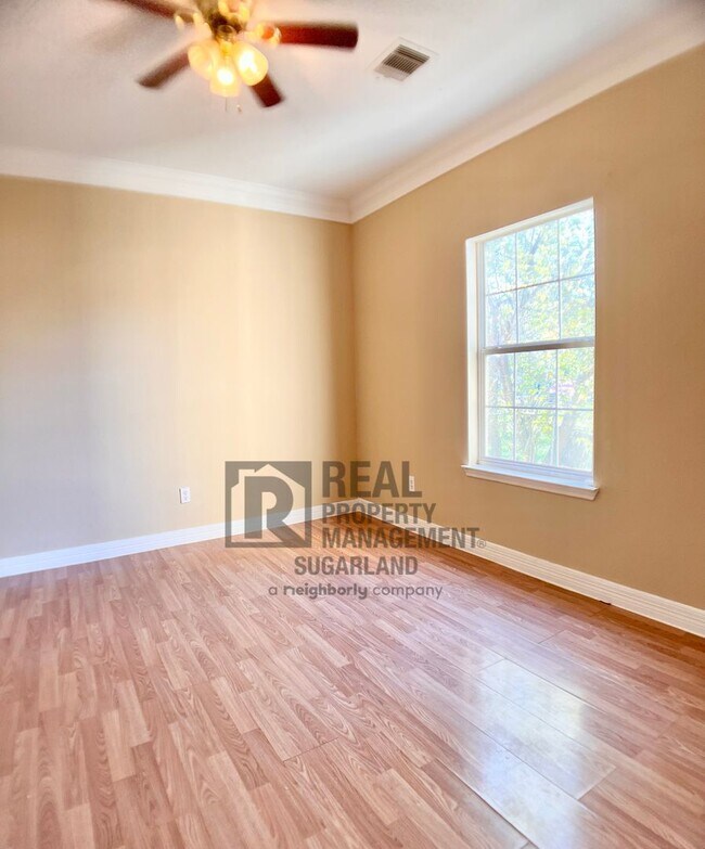 Building Photo - 5012 Higgins St