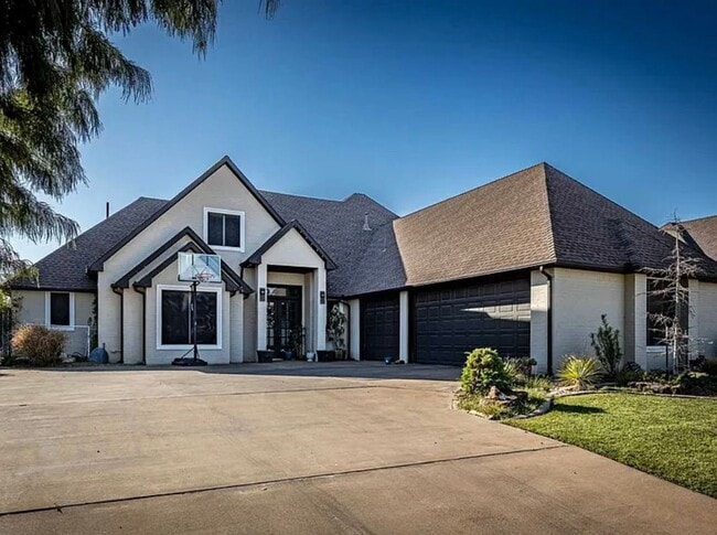 Building Photo - 7623 Wyatt Lake Drive