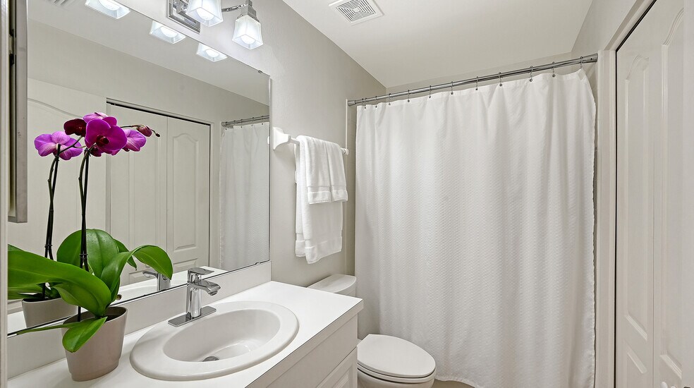 Building Photo - 8750 Olde Hickory Ave