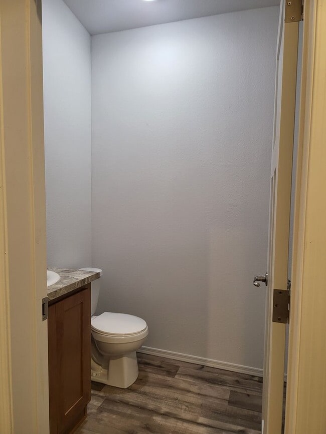 Building Photo - Beautiful 3 Bed 2 Bath House!
