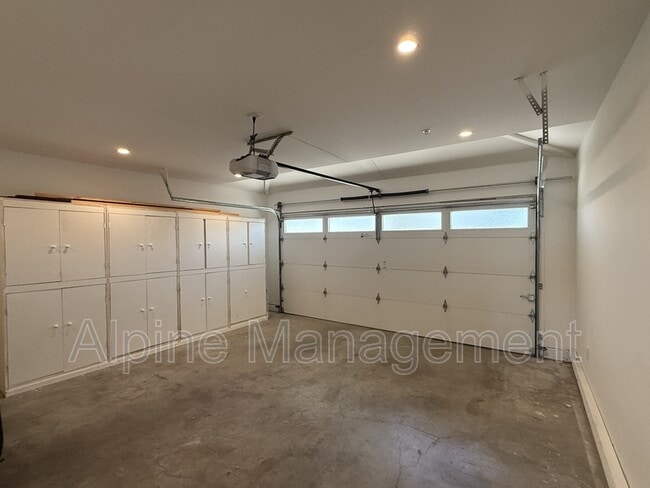 Building Photo - 1163 W Iowa Ave