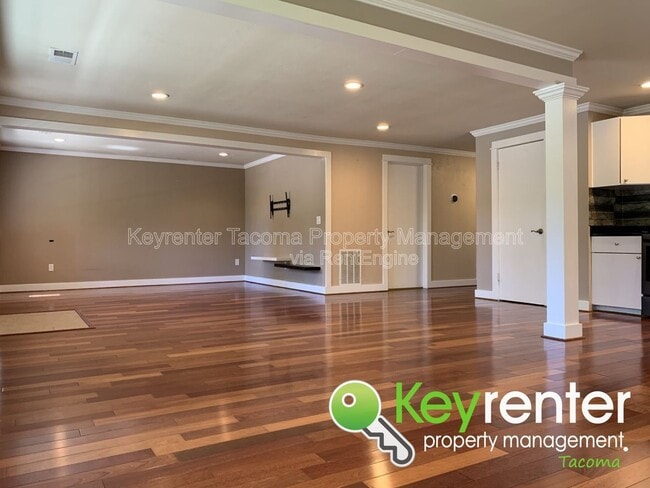 Building Photo - 1355 E 44th St