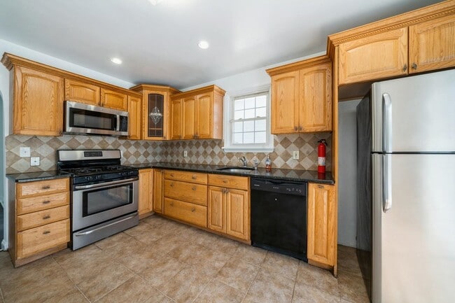 Building Photo - 940 SCHOPMAN Dr