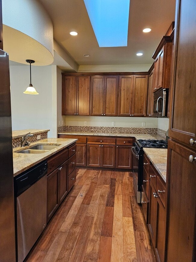 Building Photo - 3Bd/2Ba Two story townhouse - Available soon!