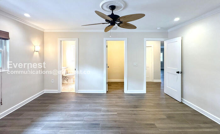 Building Photo - 111 Carlyle Dr