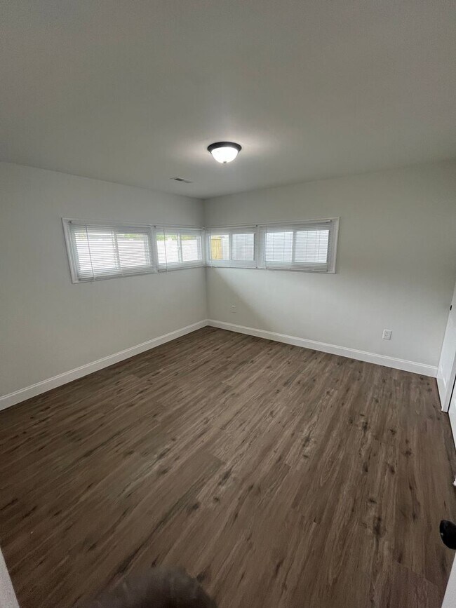 Building Photo - 23 Mimosa Ln