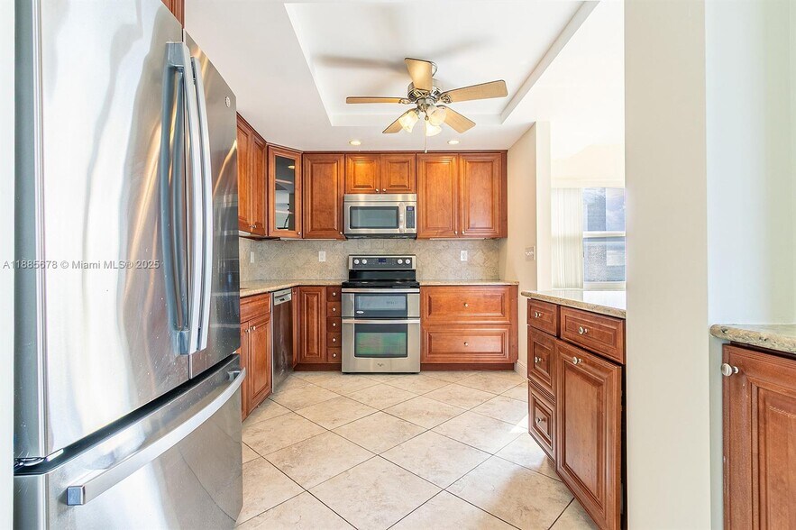 Building Photo - 121 Golden Isles Dr