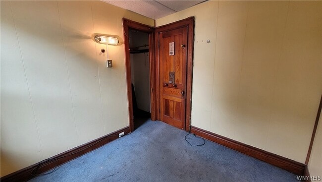 Building Photo - 325 Box Ave (Lower) Avenue Unit