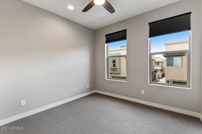 Building Photo - 7440 E Via De Luna Dr