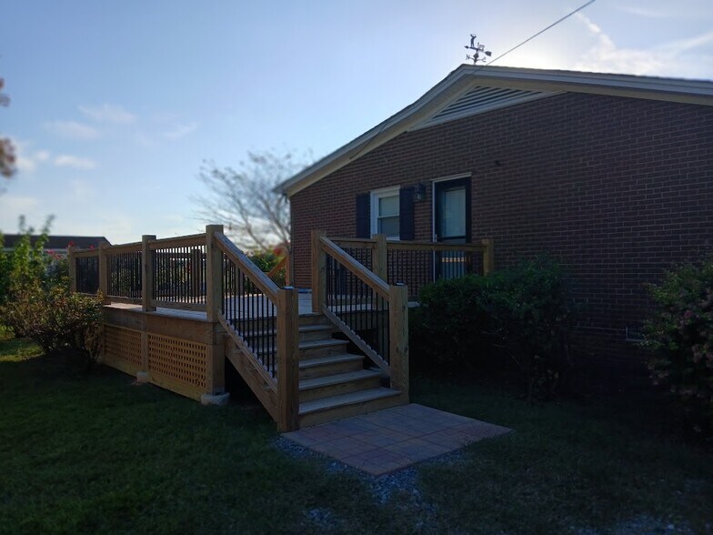 side door - 4008 Lebanon Rd
