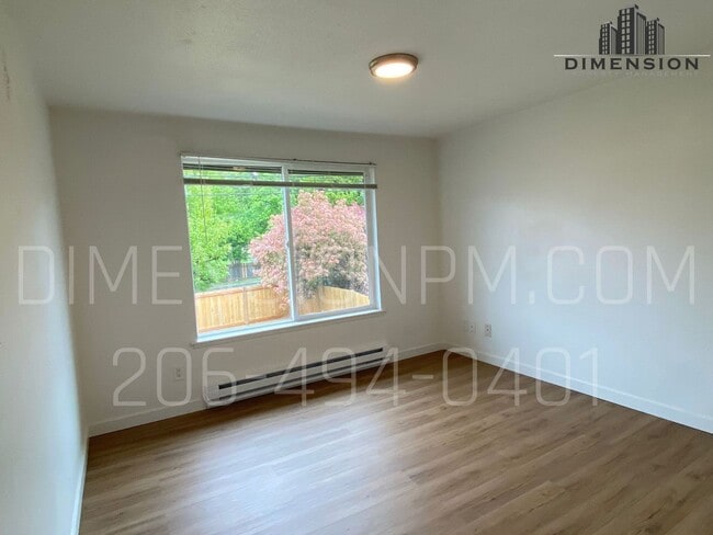 Building Photo - Stunning Renovated 2BR/1.5BA Duplex with A...