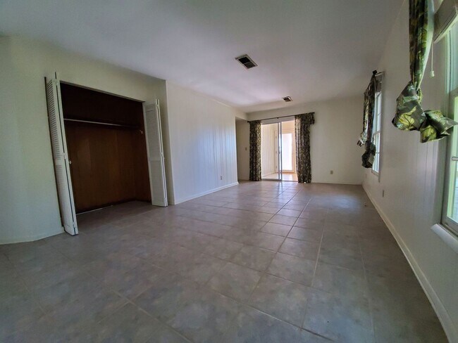 Building Photo - BEACH FRONT Port Royal