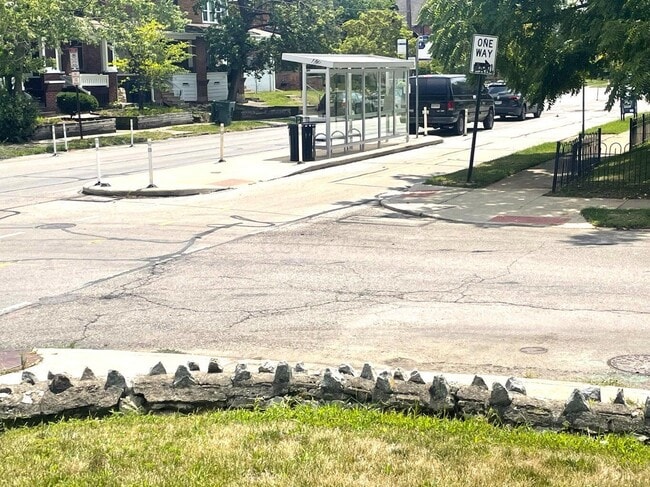 Building Photo - 2339 Summit St