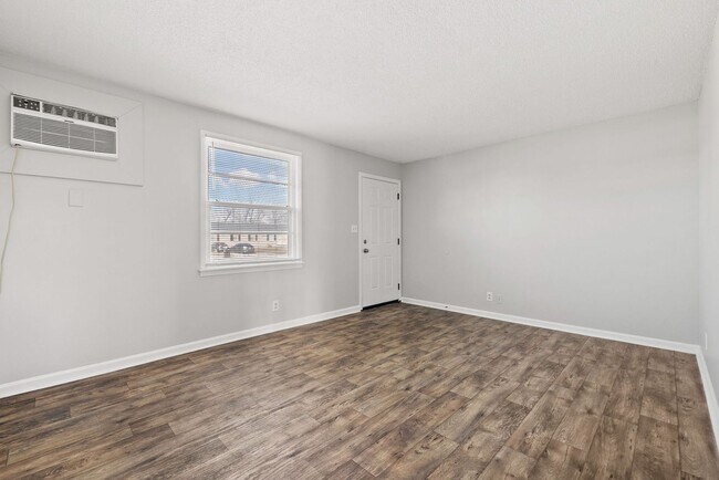 Building Photo - 110 Tandy Dr