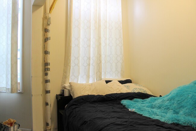 Building Photo - 465 Park Dr