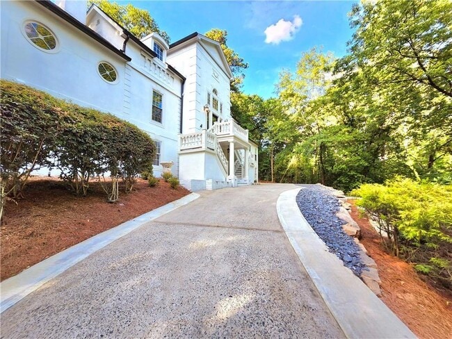 Building Photo - 5125 Powers Ferry Rd NW