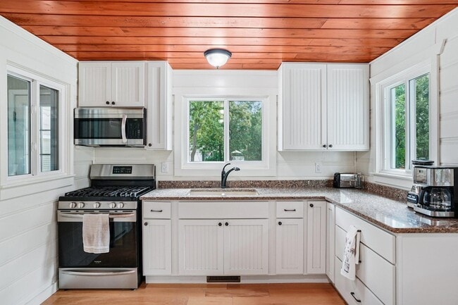 Building Photo - N3219 Cherry Rd