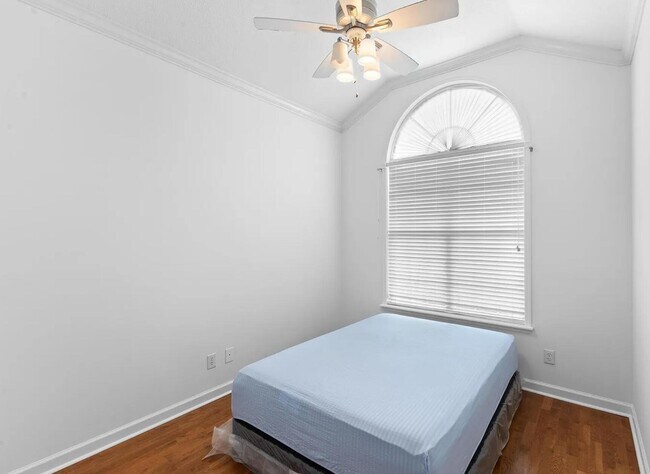 Building Photo - 3513 Seneca Ave