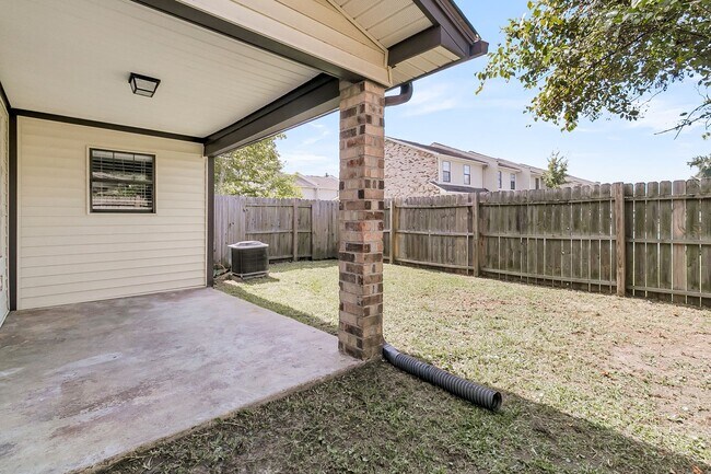 Building Photo - 3 Bedroom 1.5 Bath Town Home in North Charleston
