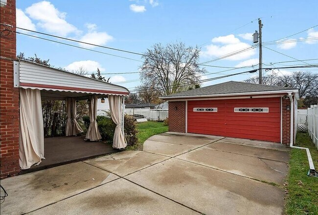 Building Photo - 2754 Northampton Dr