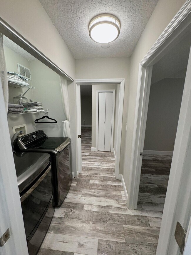 Building Photo - 300 Scotia Dr