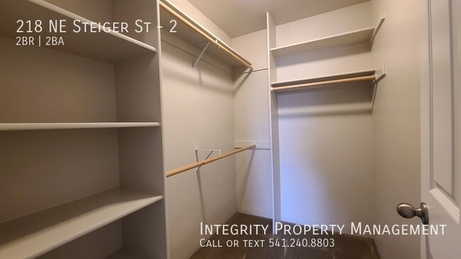 Building Photo - 218 NE Steiger St