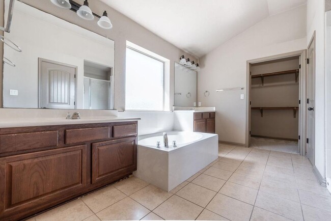 Building Photo - 1509 Greenside Dr