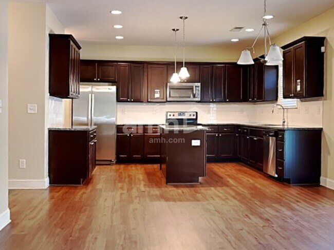 Building Photo - 1023 Monitor Ct