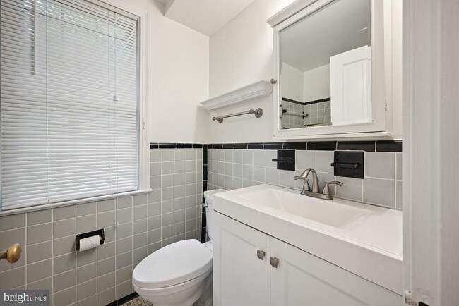 Building Photo - 2727 Ordway St NW