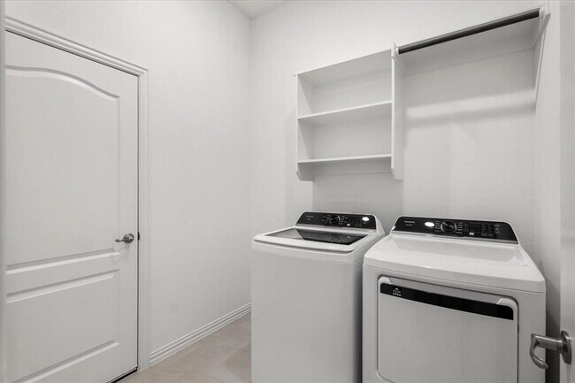 Building Photo - 1425 Cole Ests Dr