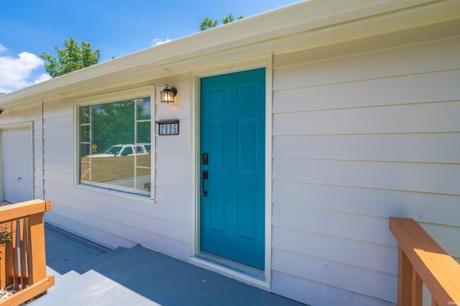 Building Photo - 2605 S Bryan St