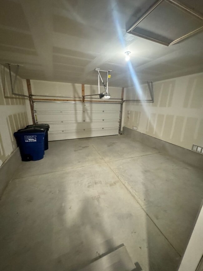 Building Photo - Coming Soon! Modern & Roomy 1 Story 4/2 in...
