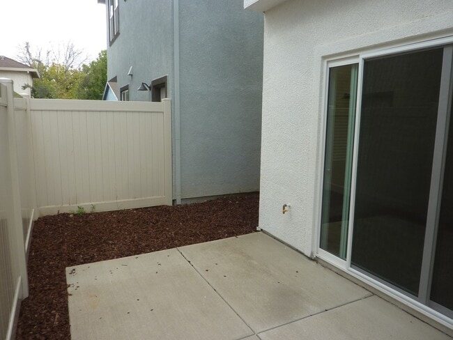 Building Photo - Spacious 3-Bed, 2.5-Bath Home in Tahoe Par...