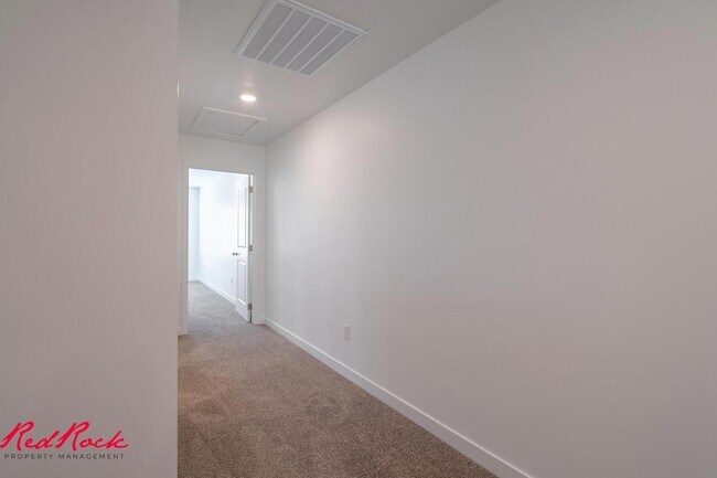 Building Photo - Dog Friendly! 3 Bedroom 2 Bathroom Townhome in Long Valley.