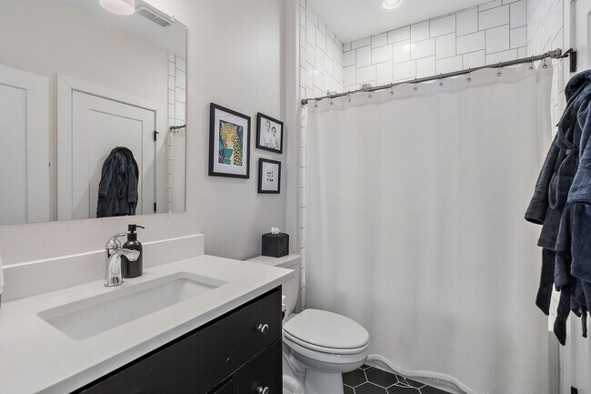 Building Photo - Luxury 12 South Living! $13,000 per month lease. 6 Bed 6 Bath with Great Outdoor Space and Bonus ...