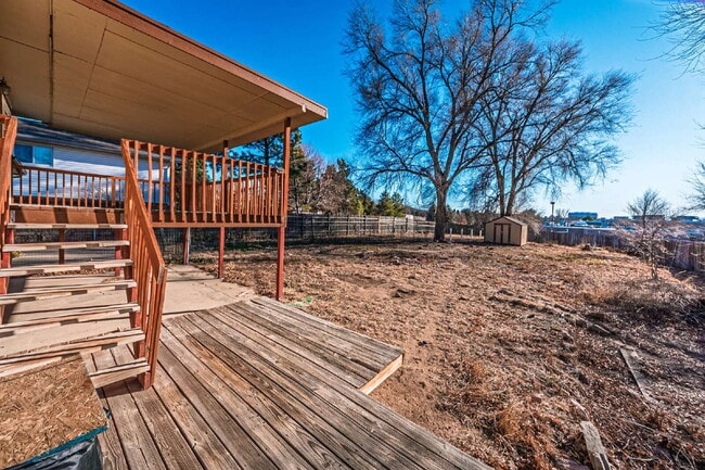 Building Photo - 5 bedrooms ,2 bathrooms and on 0.32 acres for rent