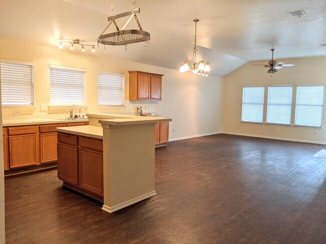 Building Photo - 2807 Lakefield Dr