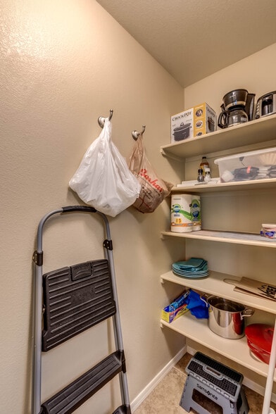 Walk in pantry off kitchen - 5751 N Kolb Rd