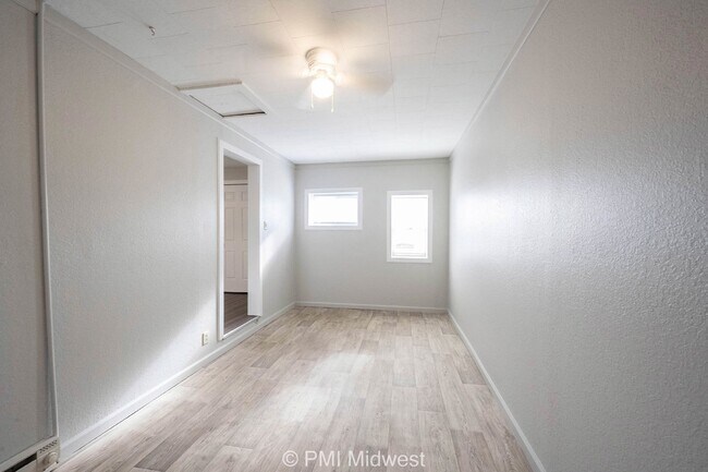 Building Photo - "Cozy 1-Bedroom Retreat: Perfectly Located Gem in Greenfield, IN!"