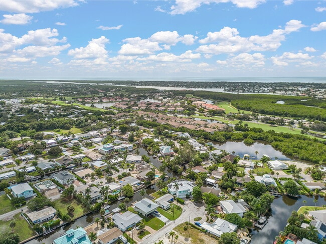 Building Photo - 2700 Shoreview Dr