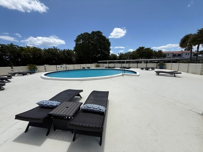 Building Photo - 2000 Presidential Way