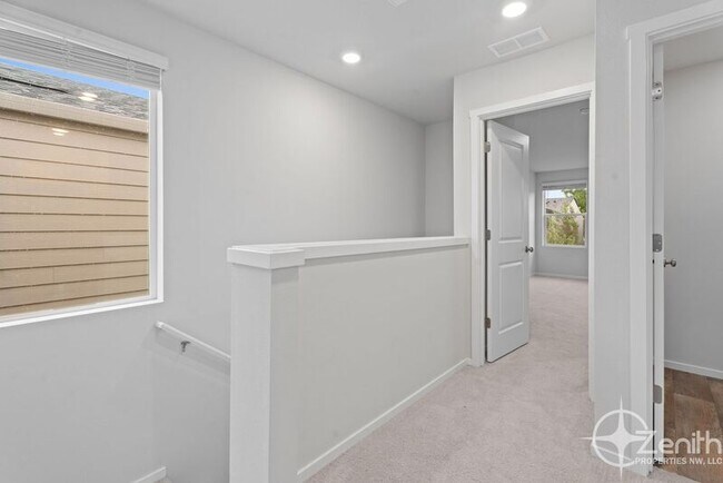 Building Photo - 13748 NE 66th Wy