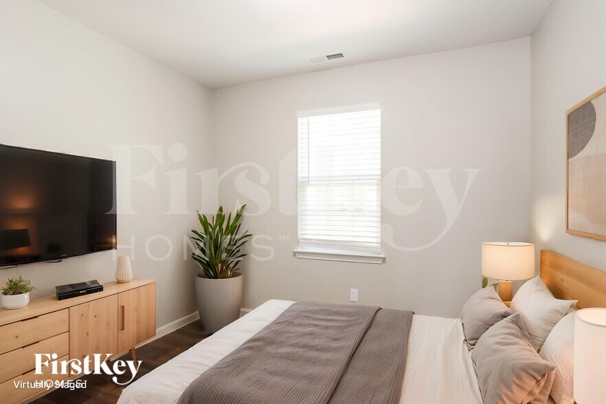 Building Photo - 4230 Chatterleigh Dr