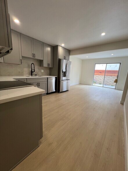 Building Photo - 9950 Reseda Blvd
