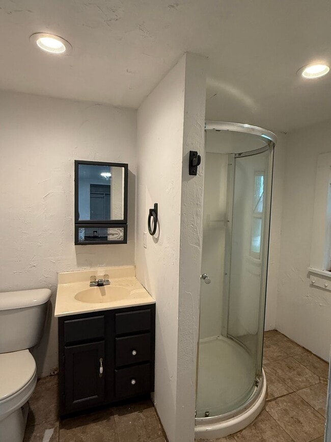 Building Photo - Affordable Rental near downtown Ardmore!