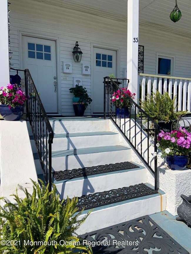 Building Photo - 33 Broadway