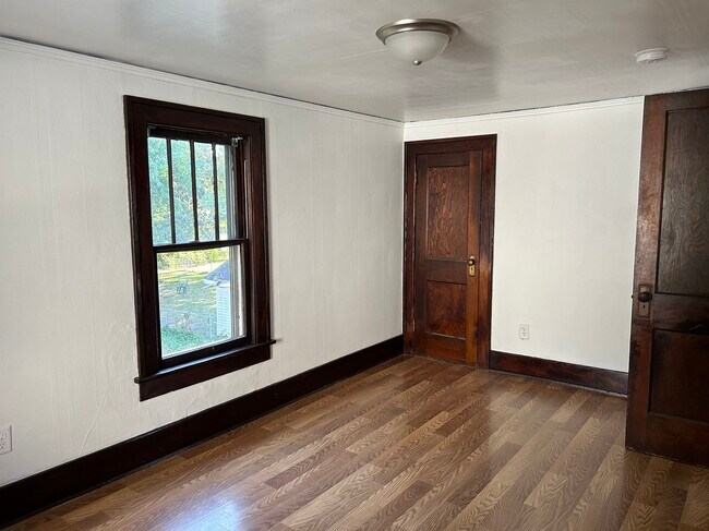 Building Photo - 1011 Maple Row