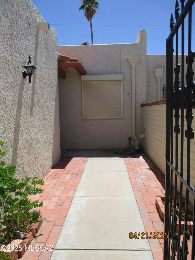Building Photo - 8712 E Terrace Pl