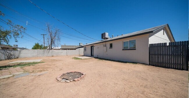 Building Photo - 5638 N 61st Ln